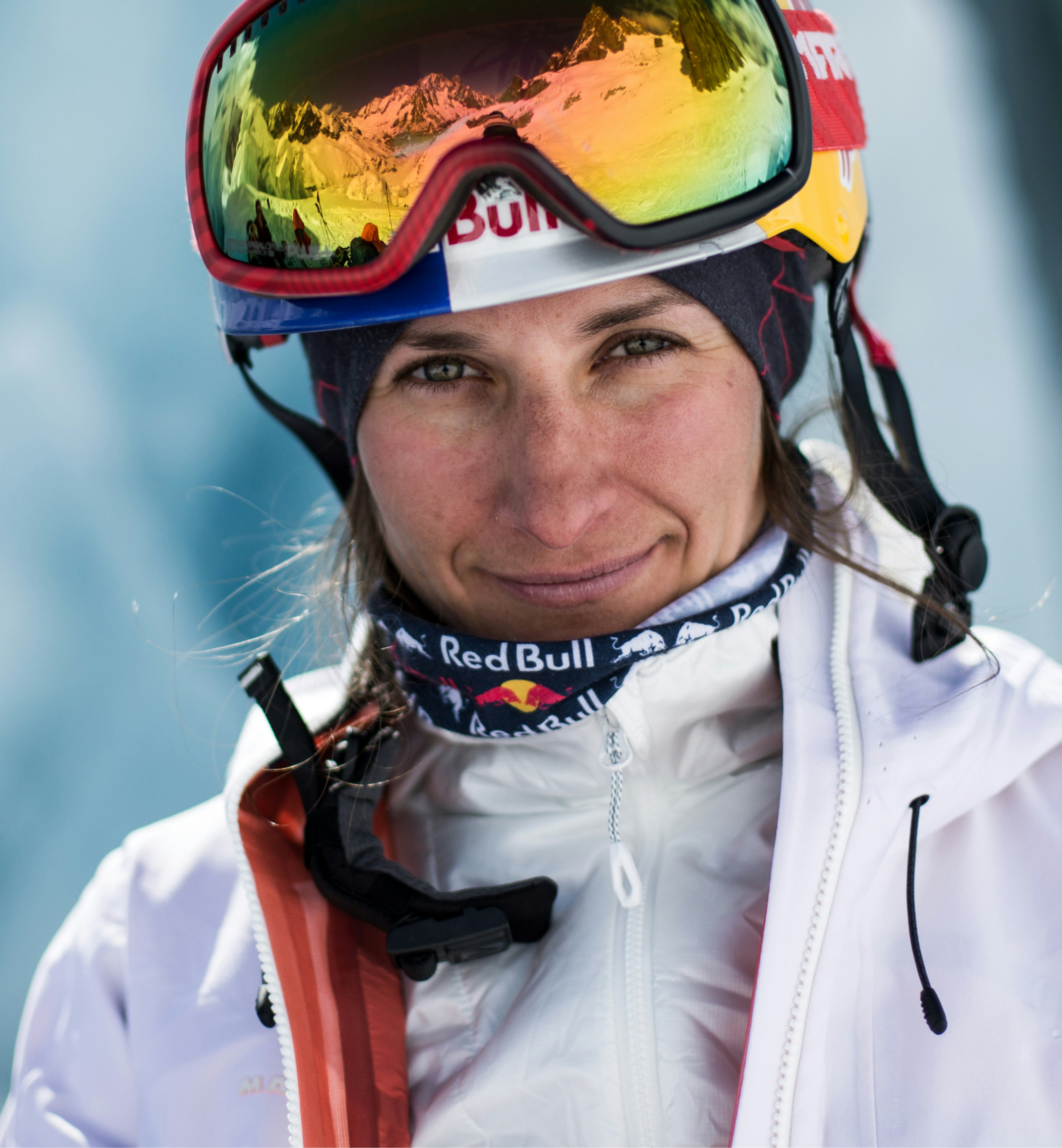 Nadine Wallner skie avec l'équipement Mammut