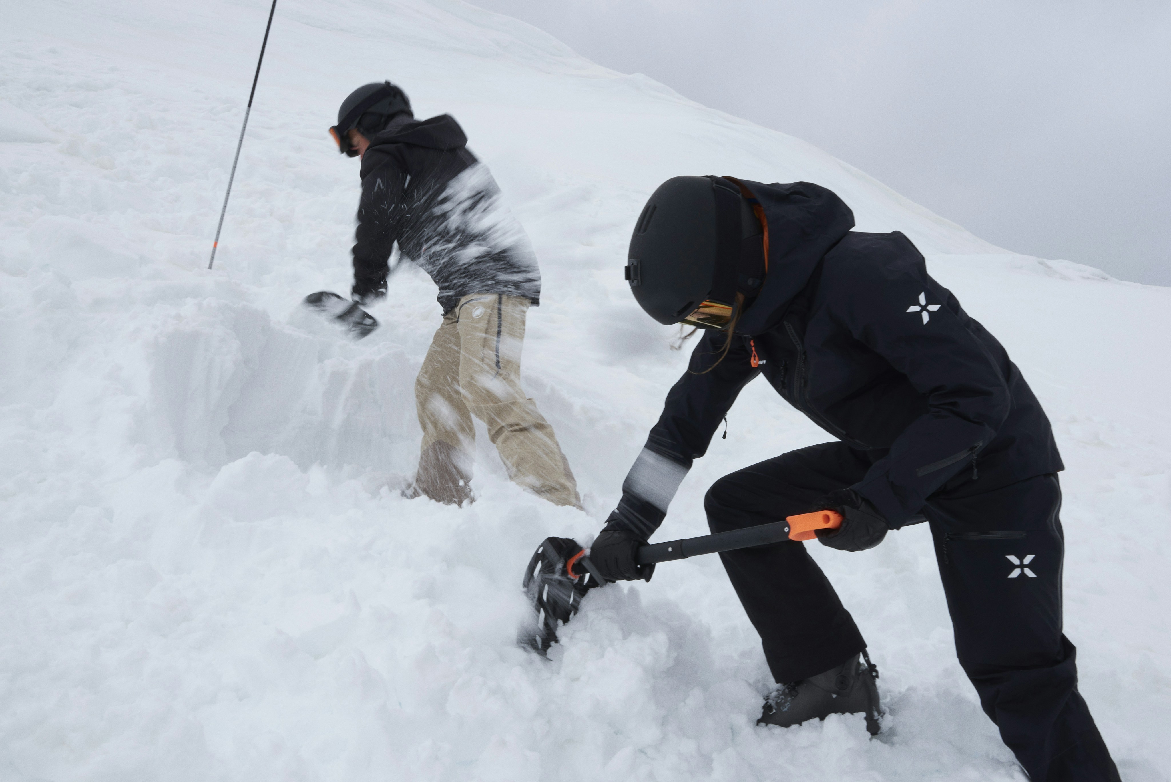 equipamento de avalanche : Fique aquecido com Mammut Brasil, Embarque em  uma aventura com Mammut hoodie.