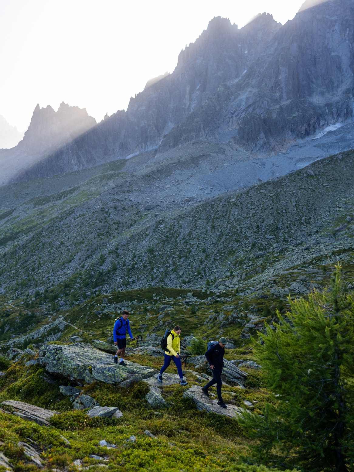 winter_hiking_image_btm