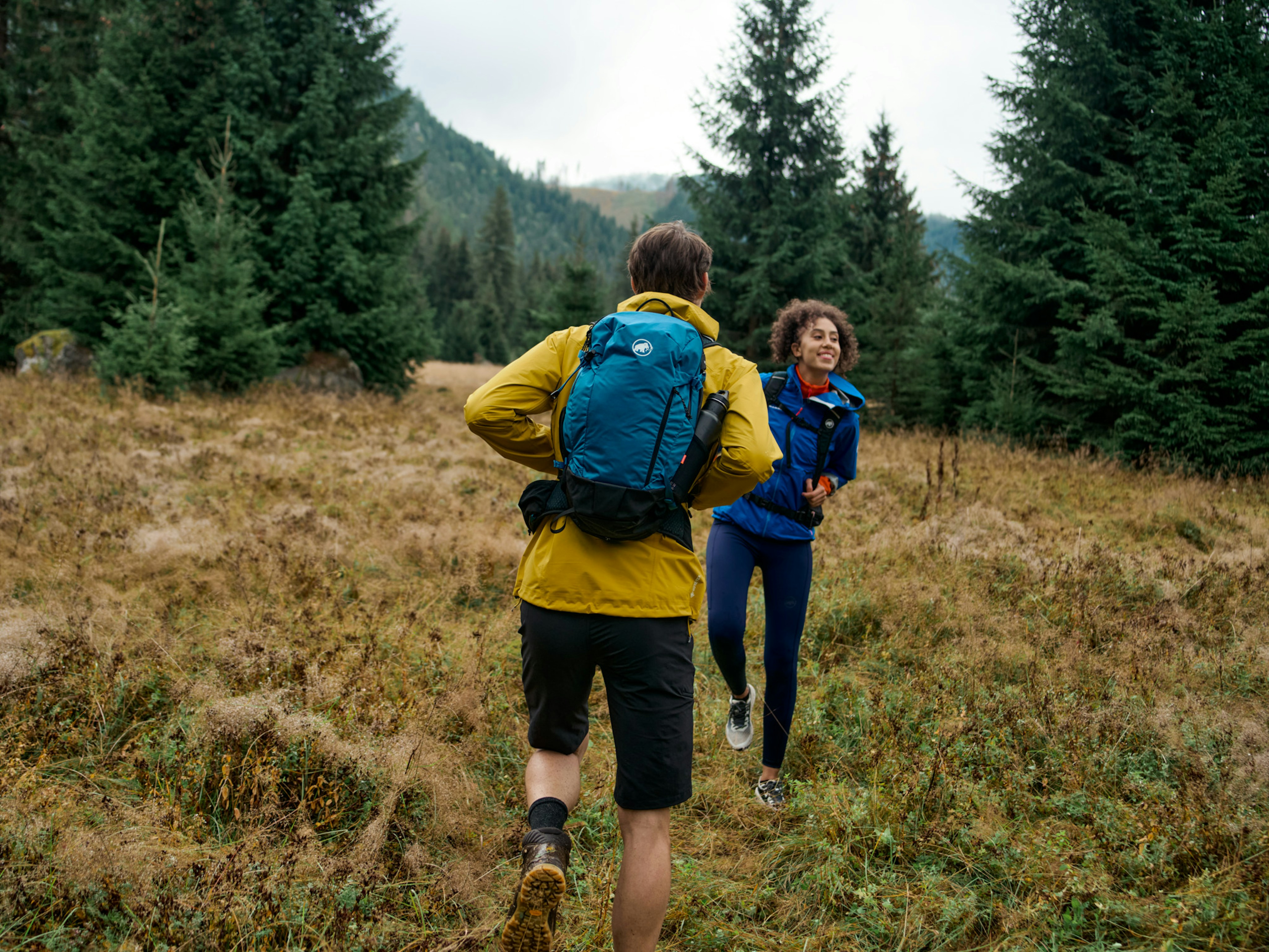 Two hikers in Mammut outfit