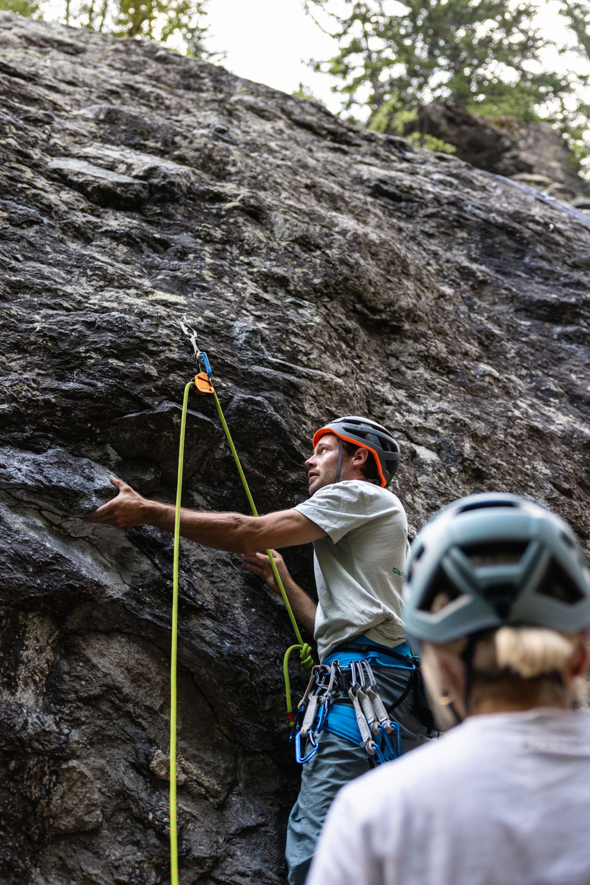 climbing_with_weight_media