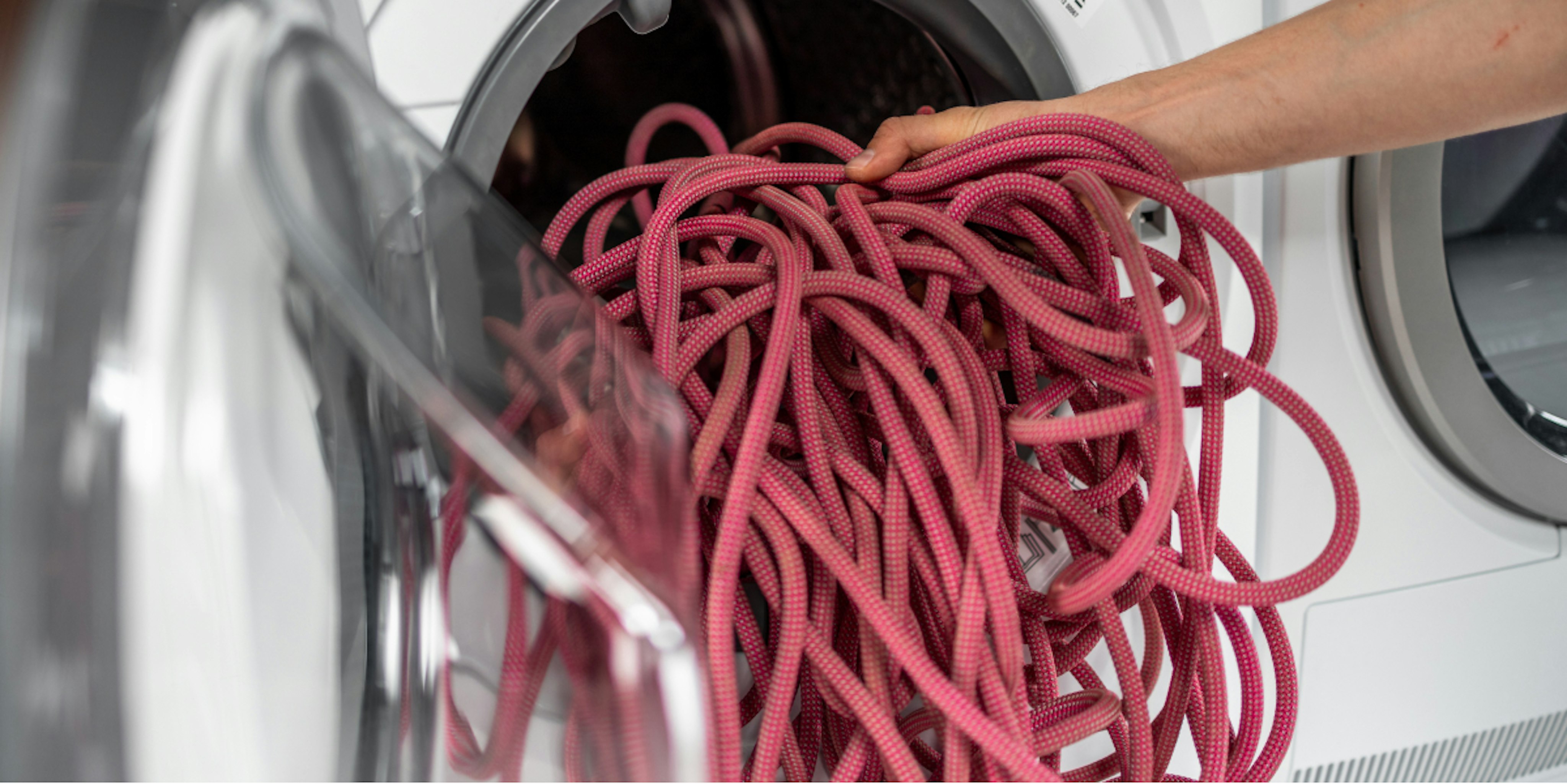 Das Seil wird in die Waschmaschine getan