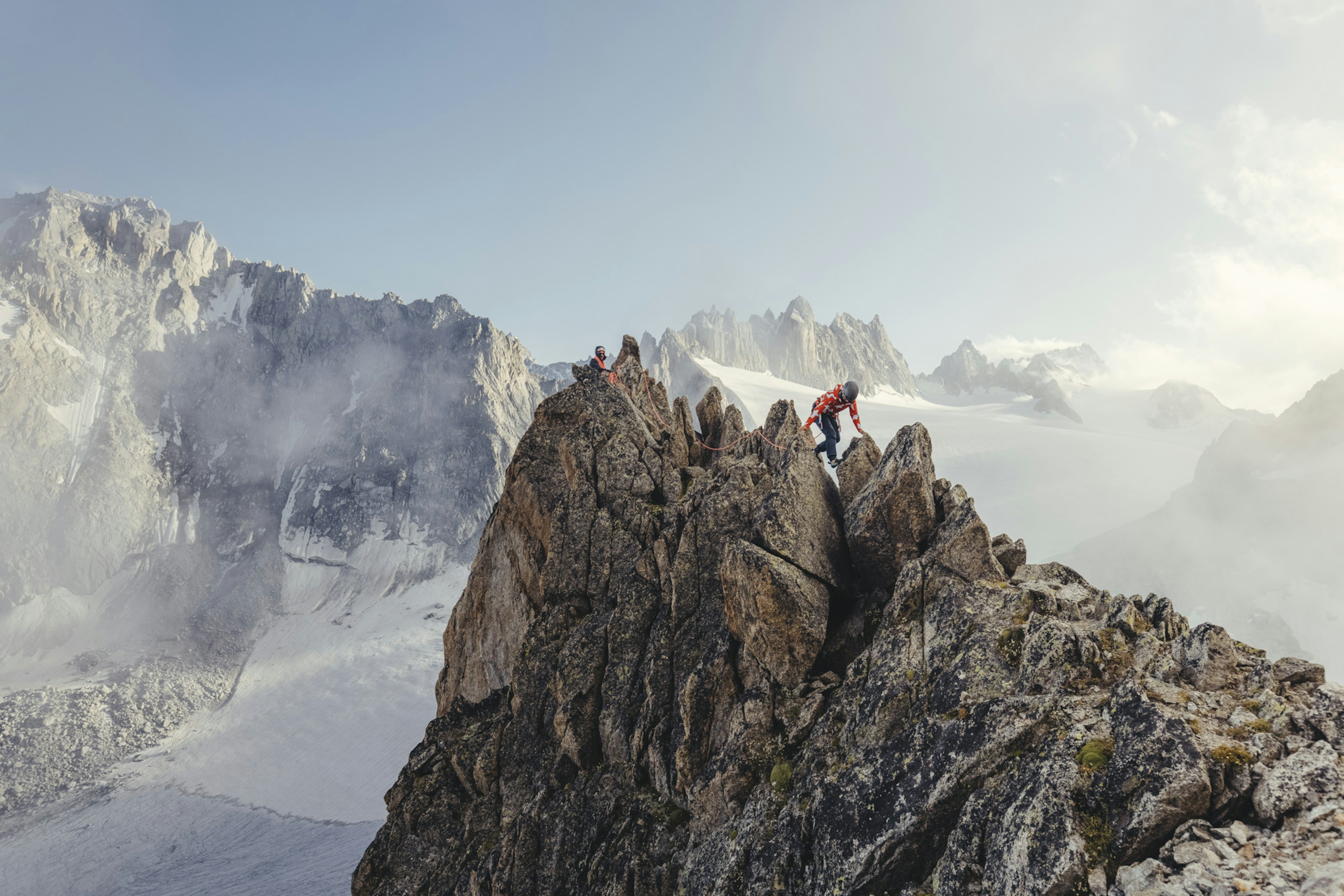 Zwei Kletterer in Mammut AusrÃ¼stung Kletter Kollektion 2022