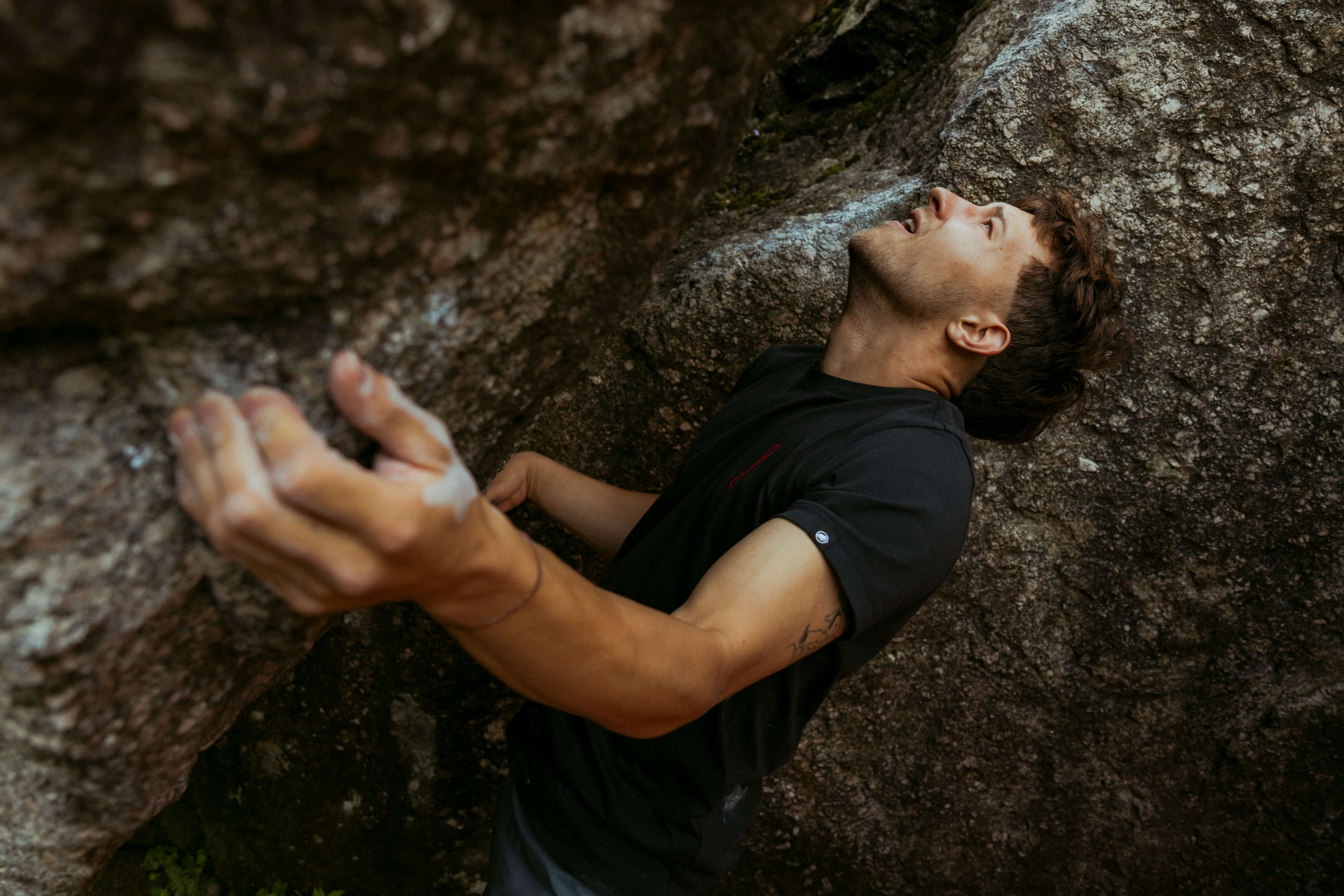 bouldering_vs_climbing_bottom