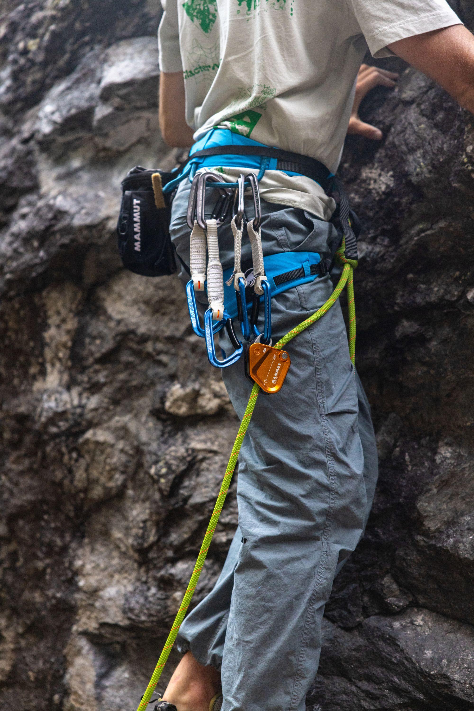 climbing_with_weight_Media_images_2